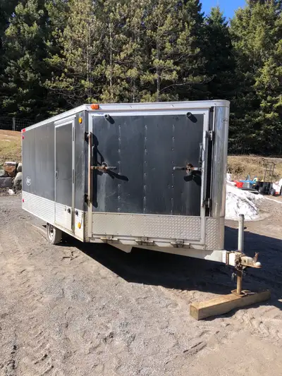 2006 RnR custom order trailer Very rare compact model Made in the USA All aluminum V nose Drive in d...