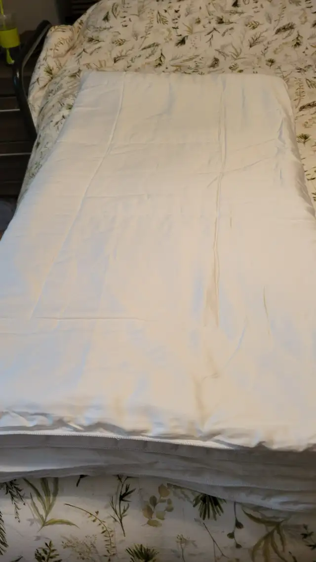 100% Bamboo Duvet - Queen in Bedding in Kingston - Image 5