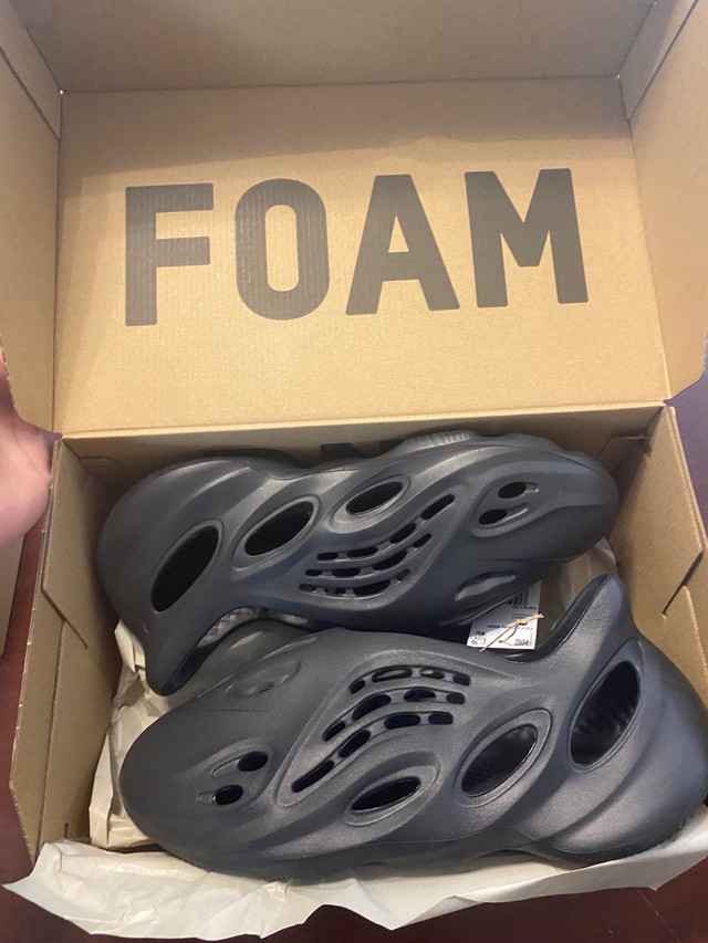 Yeezy foam runner onyx  in Men's Shoes in Markham / York Region