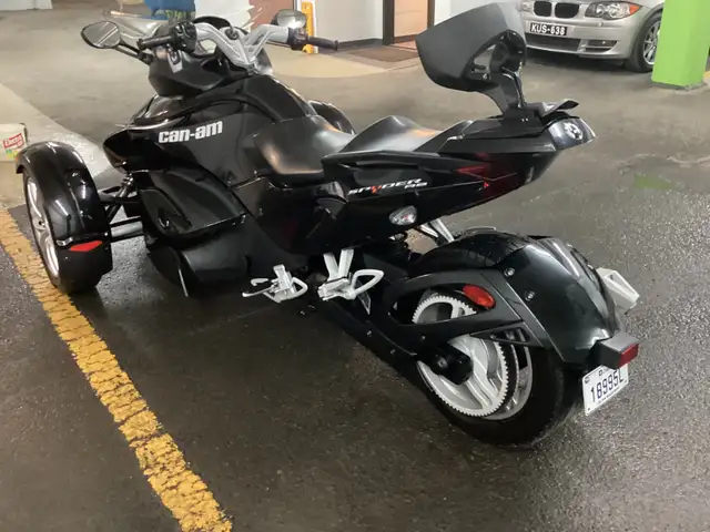 2014 Can-Am Spider RS in Sport Touring in Québec City - Image 3