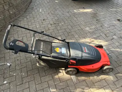 Electric lawn mower in good working order. An extension cord is not included.