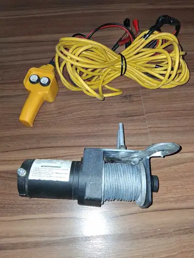 Treuil électrique pour utiliser sur une batterie peut tirer 2000 lbs