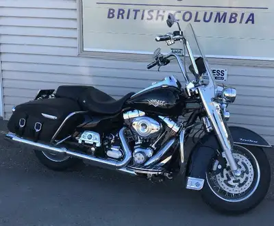 Davidson Road King Classic 103 cui Stage one 50,000 kms Ape hangers Lots of extra chrome Upgraded sp...