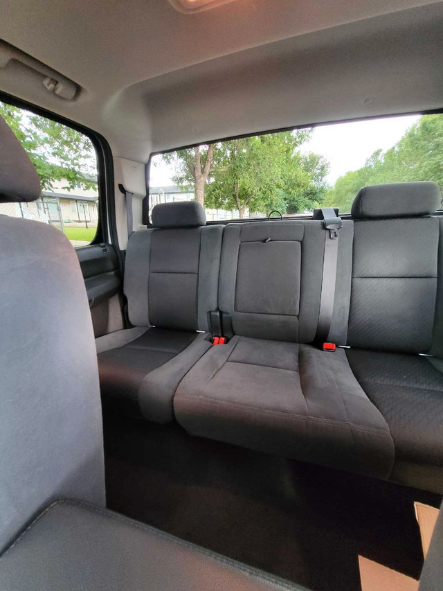 2009 Silverado LT Diesel 4×4 Crew cab.ONLY 102,000 KM'S in Cars & Trucks in Medicine Hat - Image 3