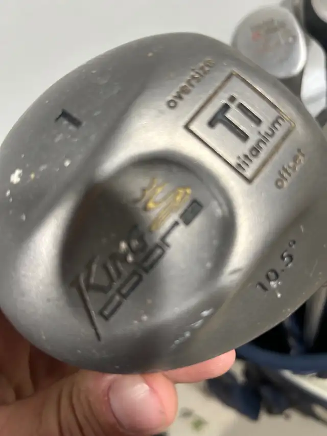 men’s right handed golf set and bag  in Golf in Guelph - Image 6