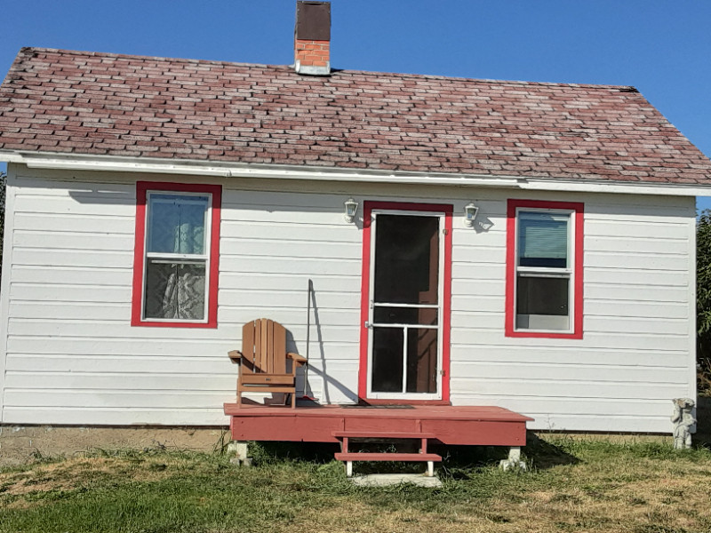 l studio house rental ad Long Term Rentals Cranbrook Kijiji