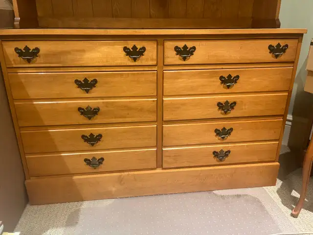 Solid Maple Hutch for desk manufactured by Vilas in Desks in City of Toronto - Image 4
