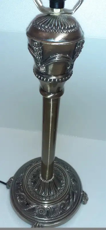 2× Portable table top lamps 31"tall. BEAUTIFUL ANTIQUE DESIGN in Indoor Lighting & Fans in Calgary - Image 10