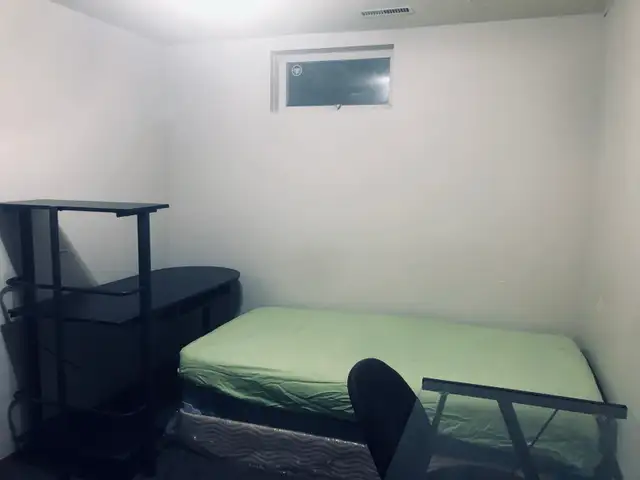 Room nearby Uof M for rent