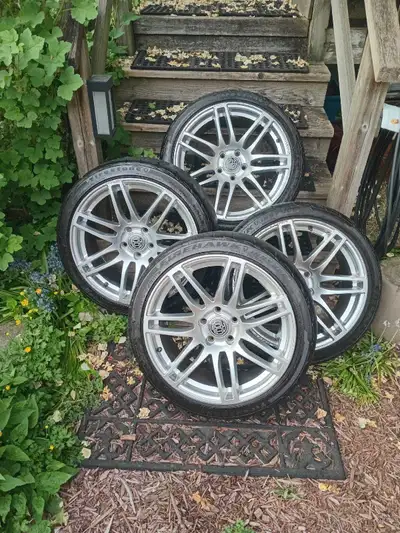 I'm selling a wheelset with the specification 225x45x18 inches. These wheels have been on a 2020 VW...