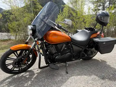 2012 Kawasaki 900 Custom in standout factory orange - 16957km Well cared for, always stored indoors...