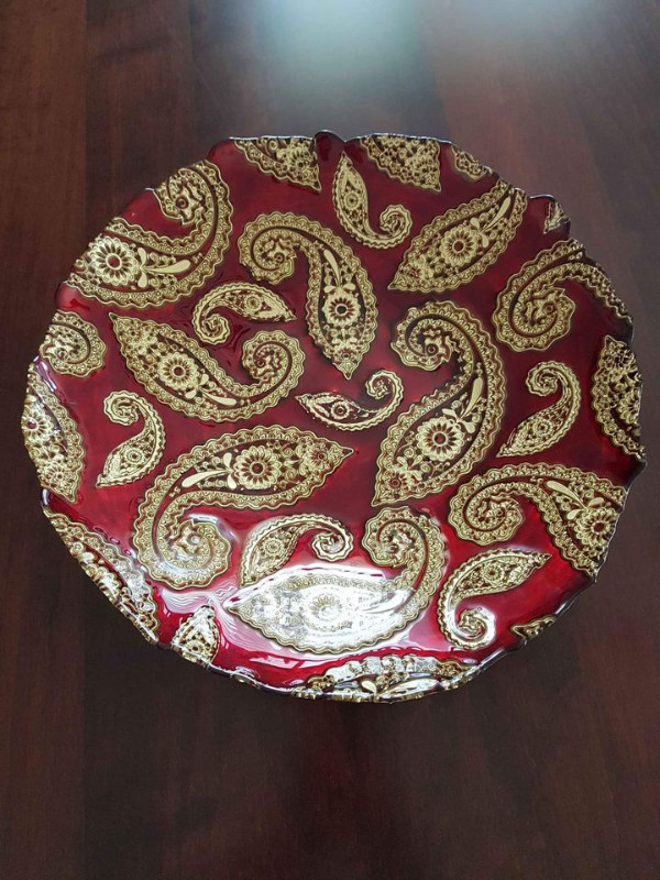 Gorgeous Large Decorative Red and Gold Glass Plate/ Bowl in Home Décor & Accents in Peterborough
