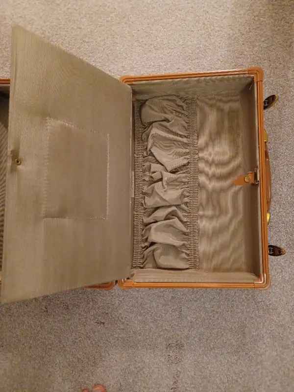 Samsonite Vintage Overnight Vanity Case in Other in Oakville / Halton Region - Image 5