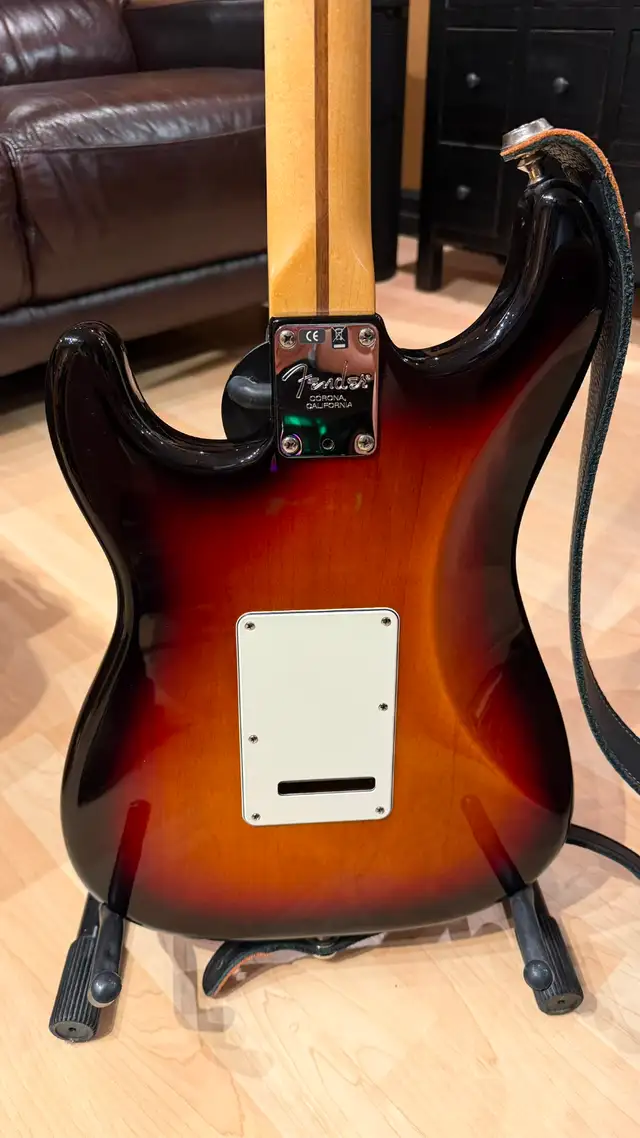2012 Fender American Standard Stratocaster - Mint w/ Upgrades (S in Guitars in Ottawa - Image 4