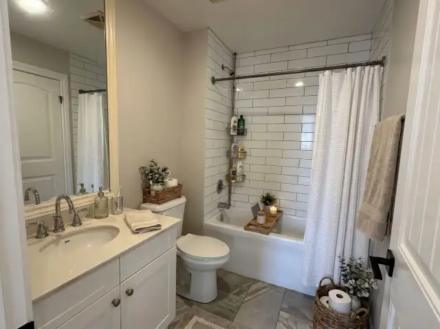 Modern 1 Bedroom Condo + Parking | Union St Waterloo in Long Term Rentals in Kitchener / Waterloo - Image 8