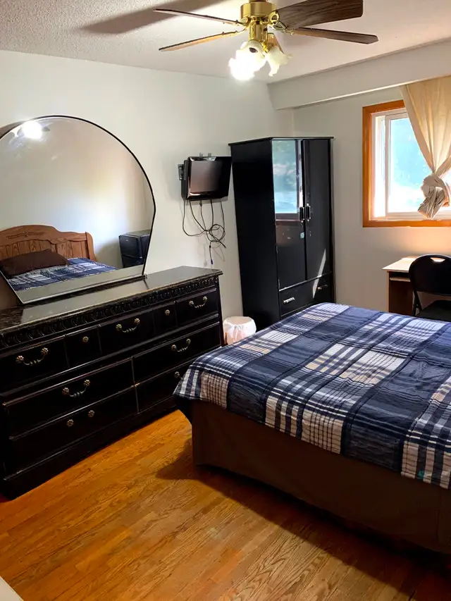 Room For Rent Walking Distance To Centennial College