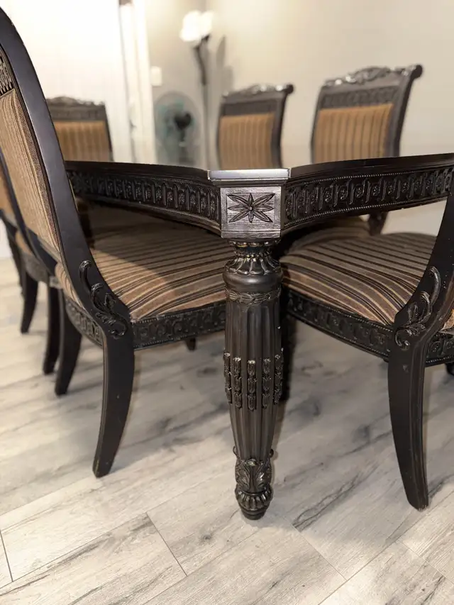 Solid wood Dining Table with 8 chairs in Dining Tables & Sets in Victoria - Image 11