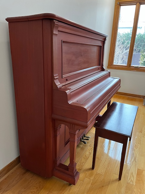 Piano droit et banc in Pianos & Keyboards in Longueuil / South Shore - Image 3