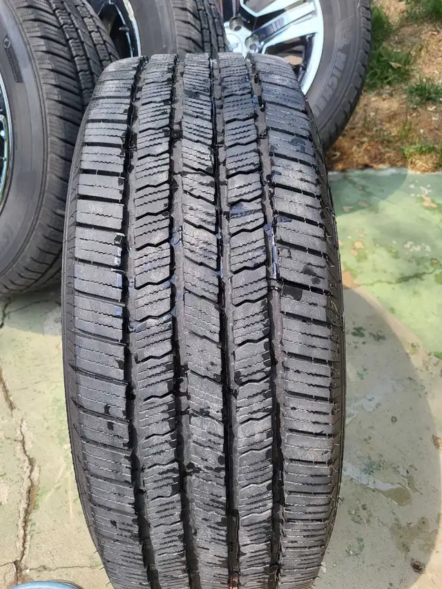 2014-2019 Chevy Silverado tire set in Tires & Rims in Oshawa / Durham Region - Image 8