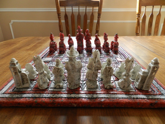 Vintage Handmade 13.5" x 13.5" Aztec/ Mayan Resin Chess Set in Arts & Collectibles in City of Toronto - Image 2