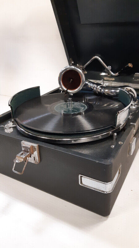 HMV Electrola Portable Gramophone in Arts & Collectibles in City of Toronto - Image 4