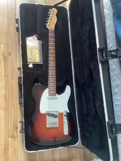 Guitare Fender américaine standard avec case original 2012, View more