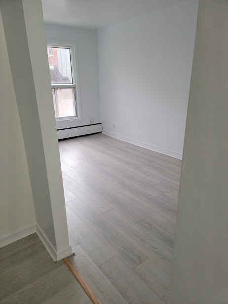 Beau 3 et demi, A Rosemont, rénové, Libre presentement. — photo 1