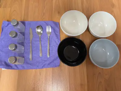 Cookware - Utensil Set and 2 Bowls, View more