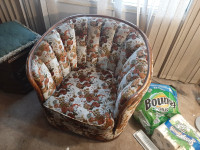 Antique tub couch  and chair 