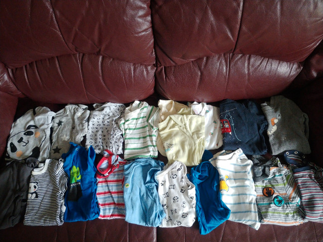 Lot de vêtements garçon 12 mois dans Vêtements - 12 à 18 mois  à Sherbrooke - Image 2