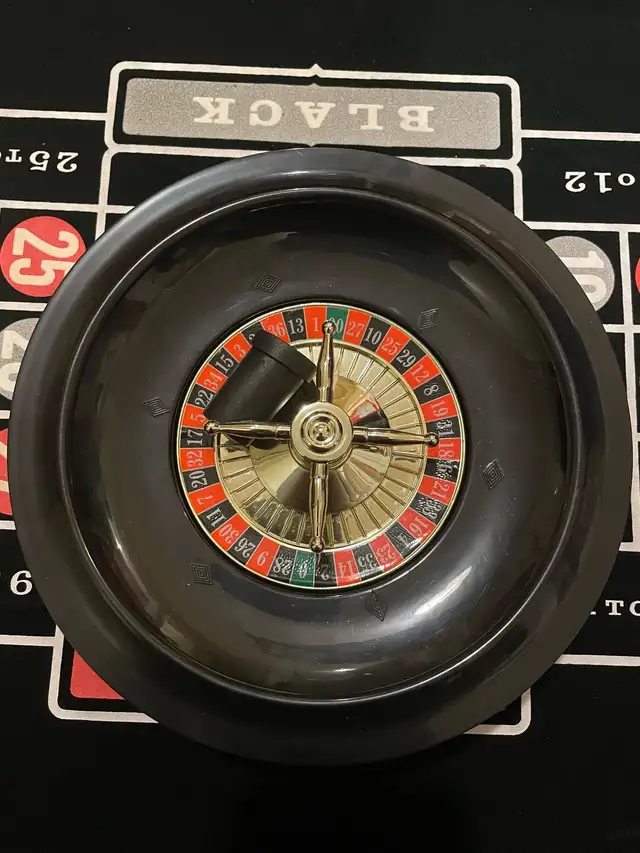 Poker Game Set in Toys & Games in Mississauga / Peel Region - Image 7