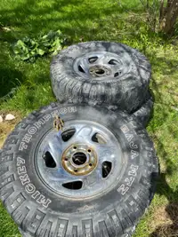 5x139.7 chrome rims forsale (Tires are shot)