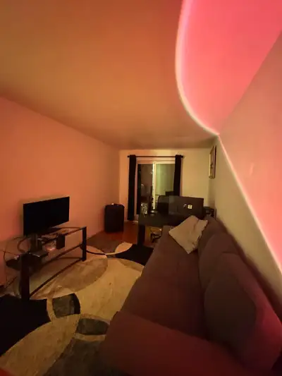 Chambre meublée dans un 5 1/2. Chauffage, eau chaude, électricité et internet haute vitesse inclus....