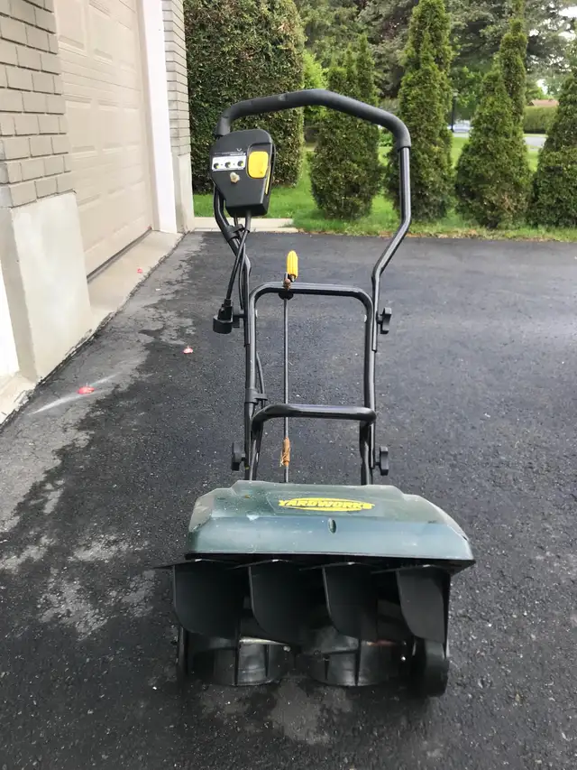 Electric Snowblower Self-propelled in Snowblowers in Ottawa - Image 6