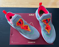 New Basketball Shoes Nike Lebron Soldier XIV, men size 11.5