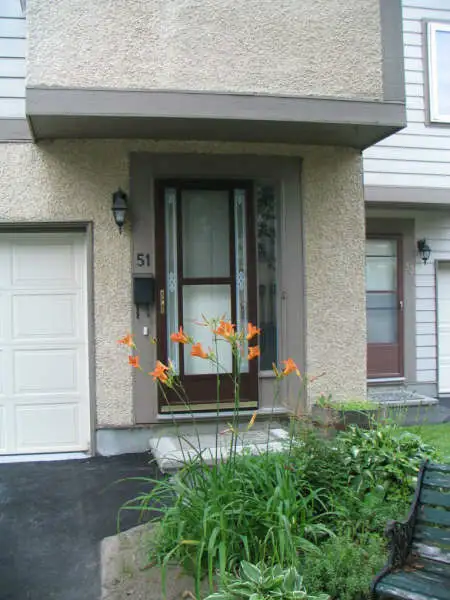 Comfortable townhouse for rent in Kanata. Two minutes to the 417 in Long Term Rentals in Ottawa - Image 3