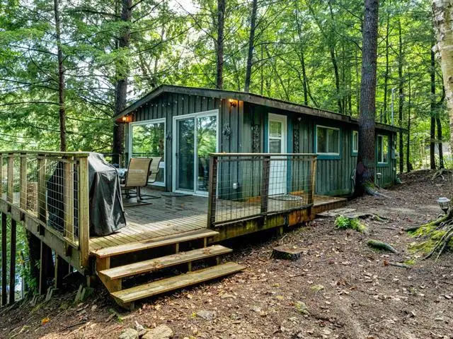 Lakefront Cottage for Sale ~ Lac Dam, Val des Mont