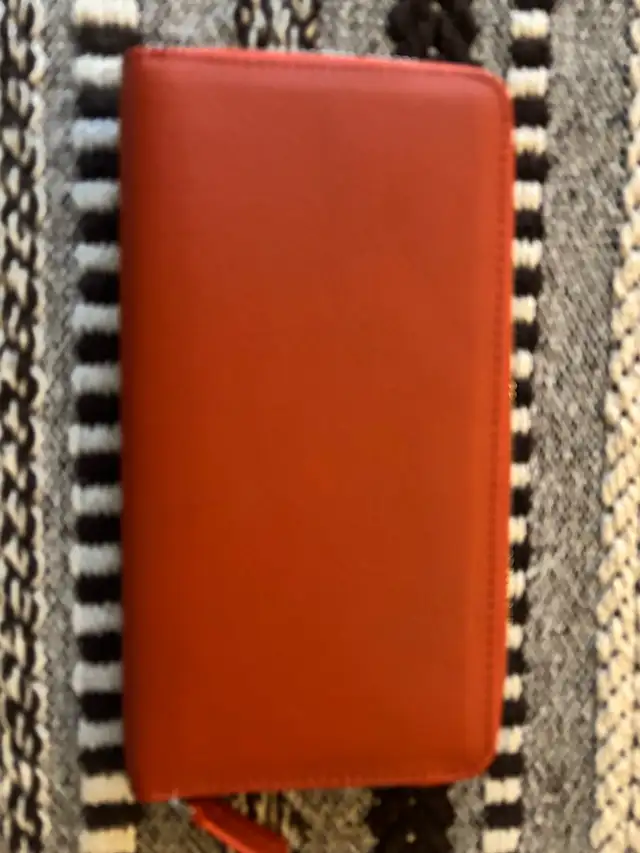 Must Go!-Roots wallet in Women's - Bags & Wallets in Markham / York Region - Image 3