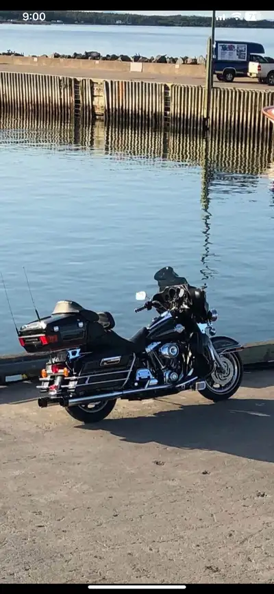 2007 Harley ultra classic en très bonne condition only 38000km avec beaucoup accessoires quit détach...