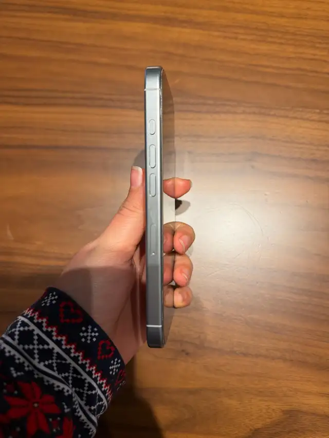 iphone 16 pro in Cell Phones in Burnaby/New Westminster - Image 5