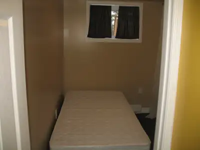 1 small bedroom for rent in Wolfville on the corner of Highland Avenue and Skyway. It is in an all n...