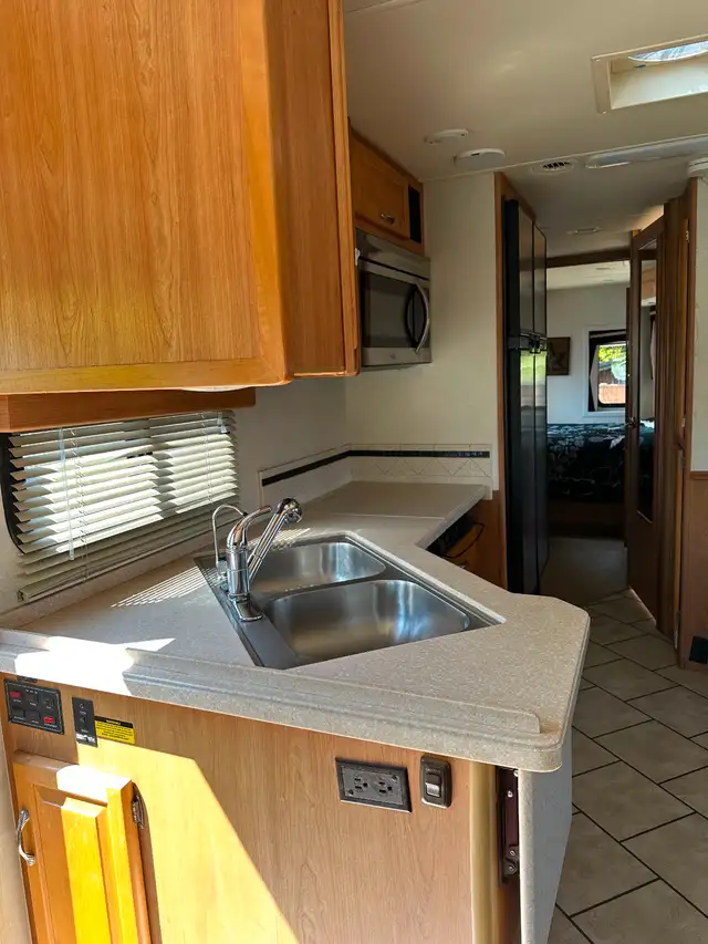 Motorhome in RVs & Motorhomes in Parksville / Qualicum Beach - Image 11