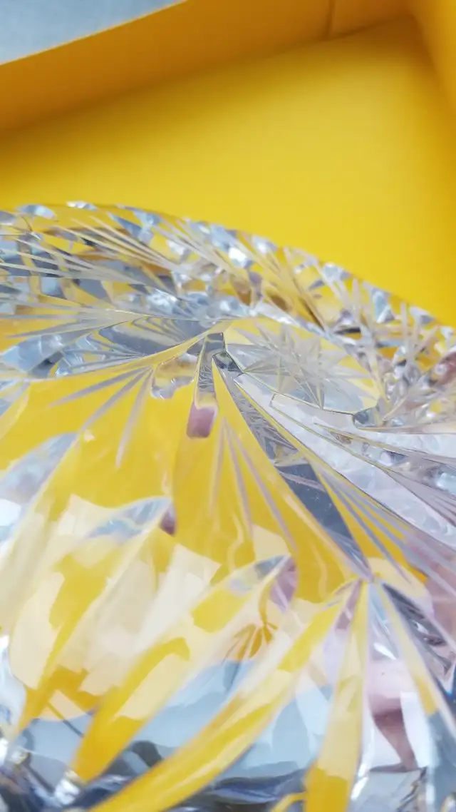Vintage Large Crystal Ashtray in Home Décor & Accents in City of Montréal - Image 4