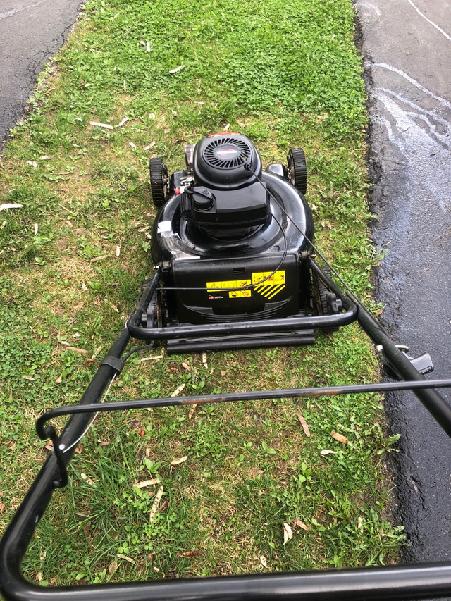 Lawnmower 21” 4.5hp in Lawnmowers & Leaf Blowers in Hamilton - Image 3