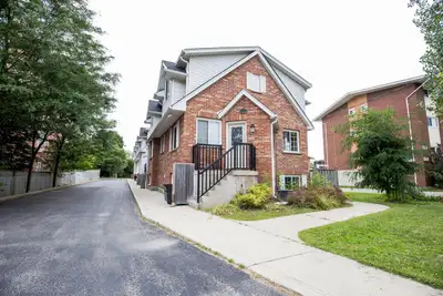 Private Room - May 1 to Aug 31 Sublet - Near University of Waterloo/Wilfred Laurier University / Con...