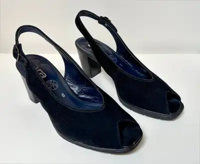 Escarpins habillés noirs suède 6.5 4G / Women's dressy shoes pum, View more