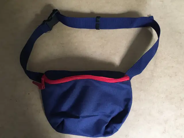Belt bag in Bags & Luggage in City of Montréal - Image 2