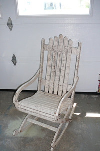 Chaise antique à restaurer