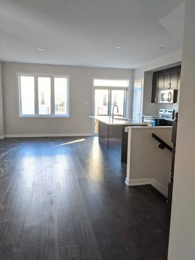 Barrhaven townhouse immediately available 