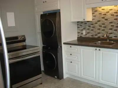 TWO BEDROOM WITH ENSUITE LAUNDRY PERFECT FOR STUDENTS